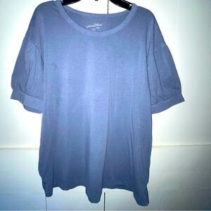universal thread short shirt
blue
medium length
medium size
female